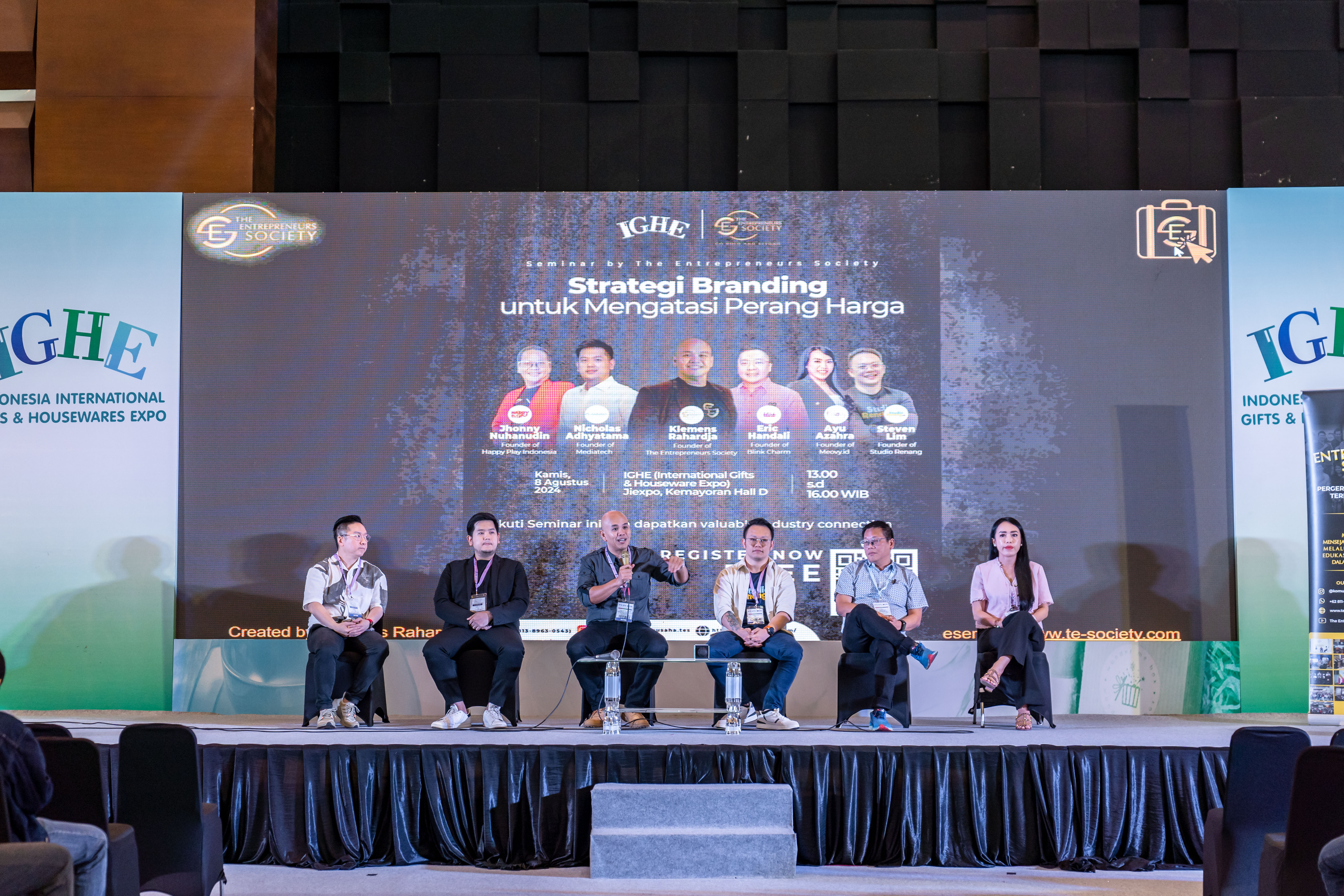 Member TES di acara komunitas ELITES